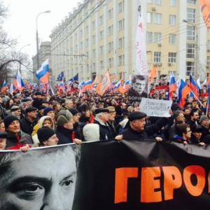 В центре Москвы 50 тыс человек приняли участие в траурном шествии памяти Немцова