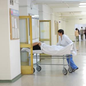 В Апатитах госпитализировали 27 студентов с подозрением на «острую кишечную инфекцию»