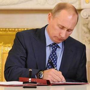 Путин разрешил иностранцам с ВИЧ жить в России