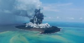 Драматическое извержение произошло на вулканическом острове Хунг Тонг в южной части Тихого океана