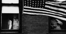 Роберт Франк и противоречивая Америка в его лучших фотографиях