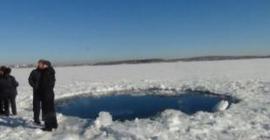 Водолазы возобновили поиск осколков челябинского метеорита в озере Чебаркуль