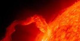 IRIS впервые заснял выброс плазмы с поверхности Солнца