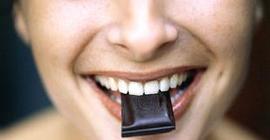 Черный шоколад укрепит зубную эмаль и снимет налет