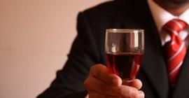Причиной смерти алкоголиков чаще становятся психологические проблемы
