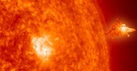 Ученые обнаружили возле Солнца гигантский НЛО (Видео)