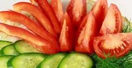Ученые говорят об опасности салата из огурцов и помидоров