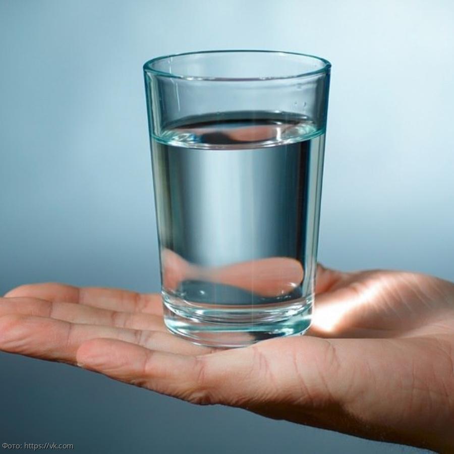 стакан воды фото дома