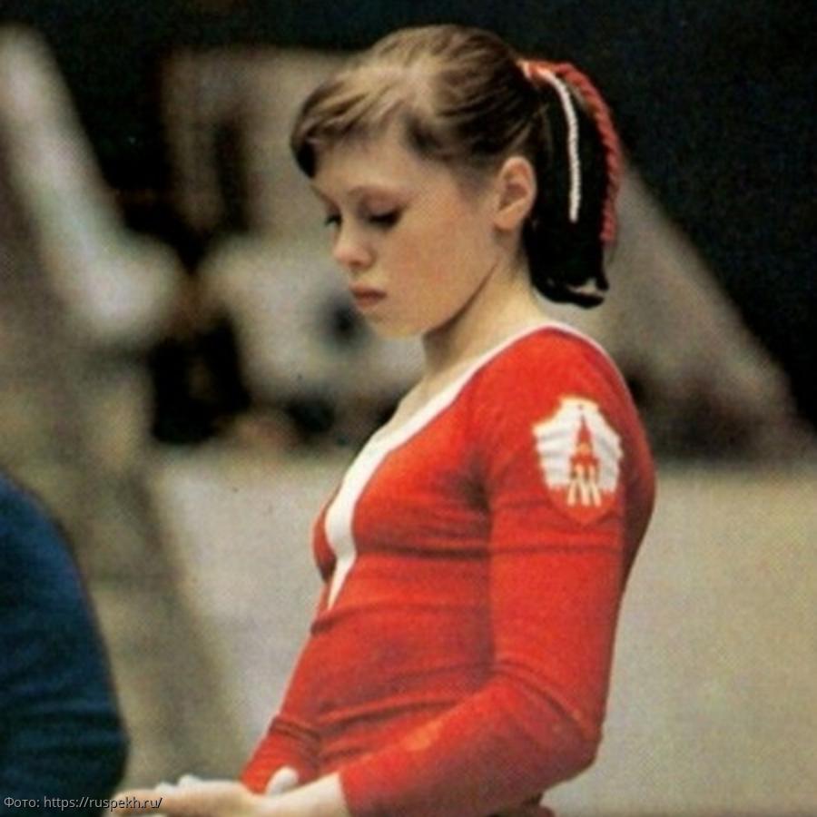 гимнастка советская прикованная к кровати