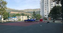 В Кисловодске ремонтируют спортивные площадки, пострадавшие от рук вандалов