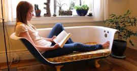 Муж сделал для жены шикарный диван из старой ванны, которой давно было место на свалке