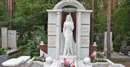 Прогулка по кладбищу: пафосные надгробия авторитетов Екатеринбурга