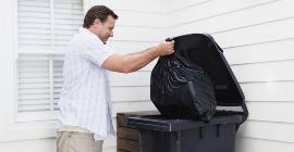 Два способа, которые приучат мужчину выносить мусор