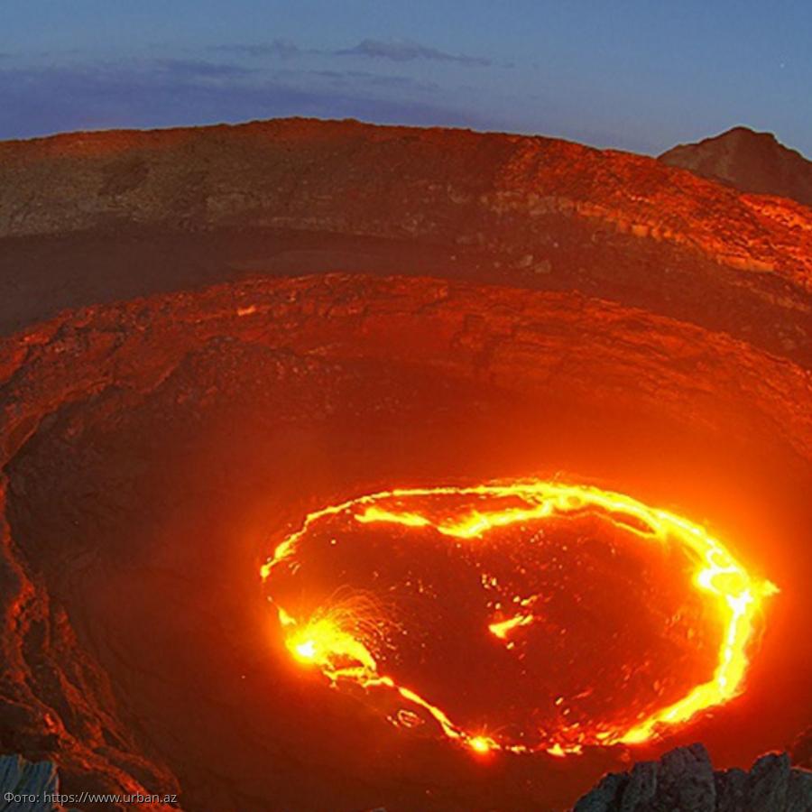 Какой действующий вулканов Евроазии является самым высоким и в любую минуту может начать извергать лаву