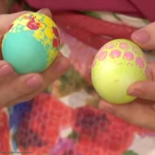 ТОП-3 необычных способа покрасить яйца к Пасхе