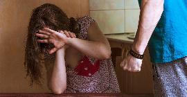 Не так страшен вирус, как кулак мужа: Голикова принимает срочные меры из-за домашнего насилия на изоляции