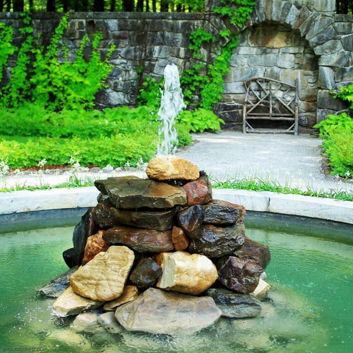 Сад камней с фонтаном и прудиком