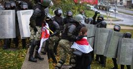 Белорусская оппозиция продолжает митинги, несмотря на жесткие репрессии