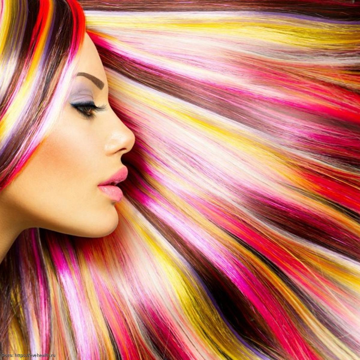 Нанесении краски на волосы цветной