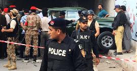 Пакистан: новое правительство должно бороться с коррупцией и убийствами в полиции