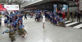 В аэропорту Шереметьево состоялся патриотический флешмоб «Синий платочек Победы»