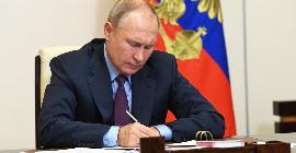 Путин разрешил иностранным покупателям газа оплачивать долги в иностранной валюте