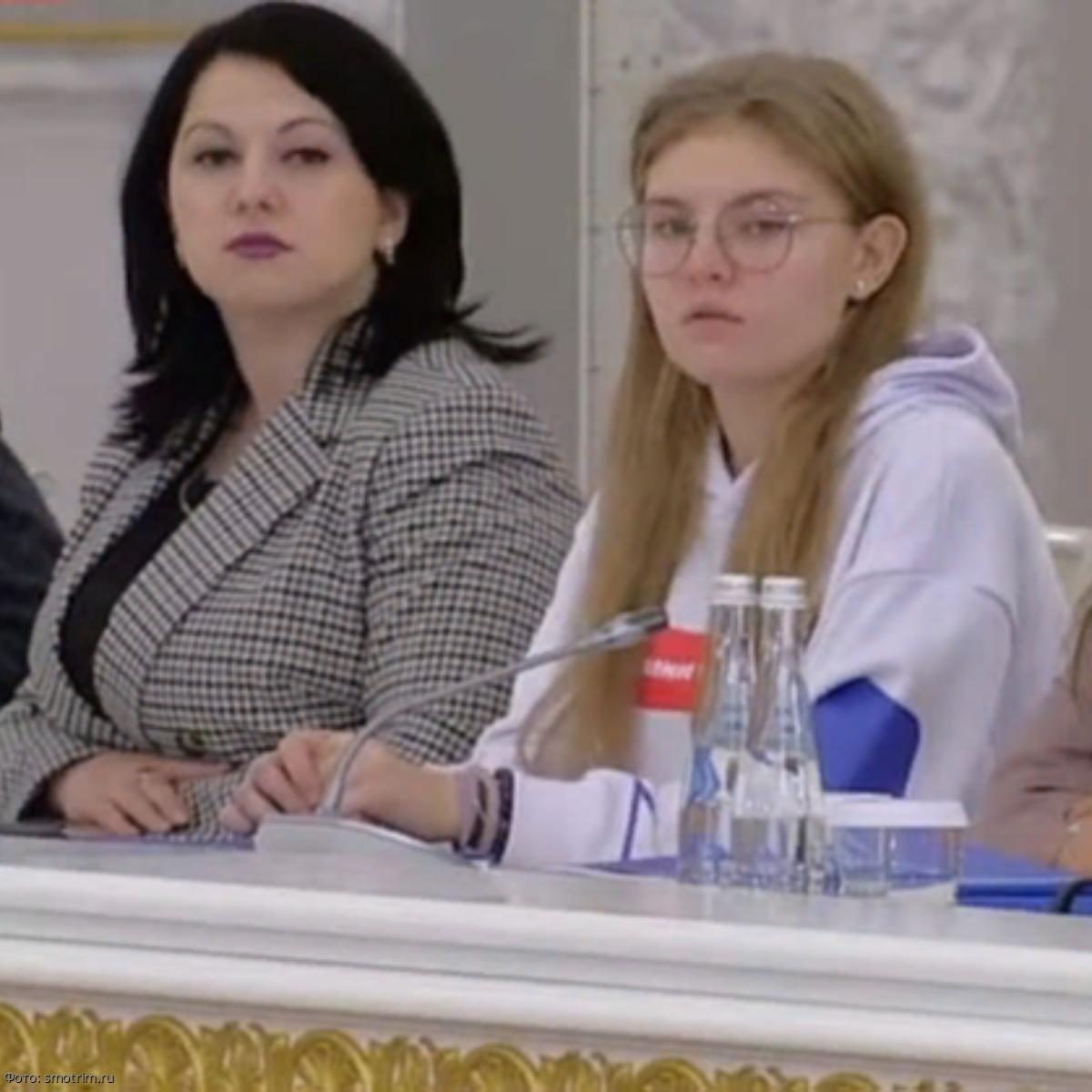 Президент Путин пожал руку школьнице из Минвод