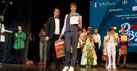 В поддержку юных талантов: участники «Доброй волны» получили подарки в Екатеринбурге