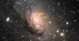 Астрономы наблюдают питание сверхмассивной черной дыры в галактике Компас