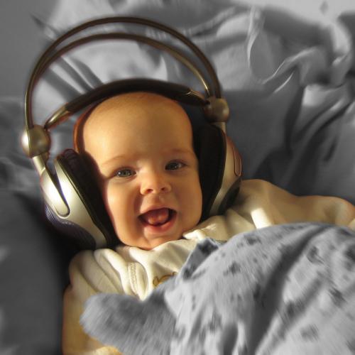 Подтверждено: музыка помогает мозгу недоношенных детей развиваться