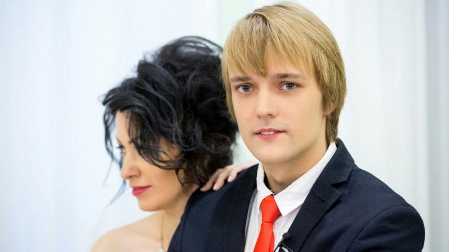 сын зверева с женой