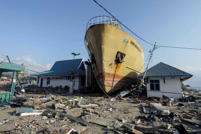 сулавеси индонезия цунами 2018 видео