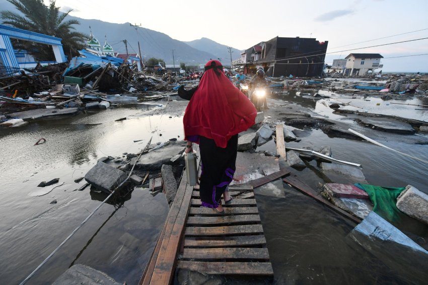 цунами на сулавеси 28 сентября 2018 видео