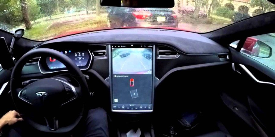 Владелец Tesla «научился» не платить за парковку