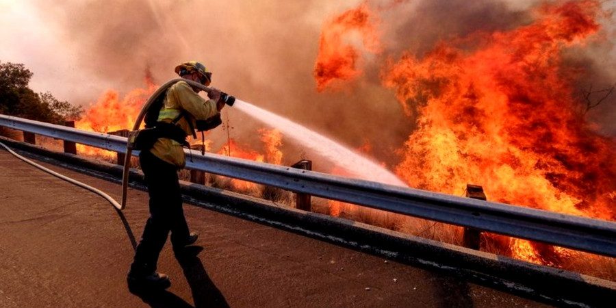 Дональд Трамп нашел «виновного» в крупнейшем за всю историю Калифорнии пожаре 
