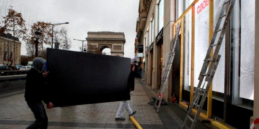 магазины в центре Парижа закрываются