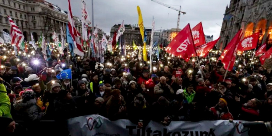 в Венгрии протестуют против нового закона о труде