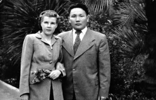 настя филатов и ее монгольский муж анастасия с мужем