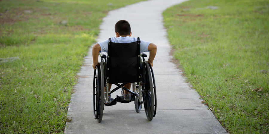 ребёнок в инвалидной коляске