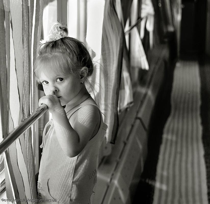 девочка в поезде 