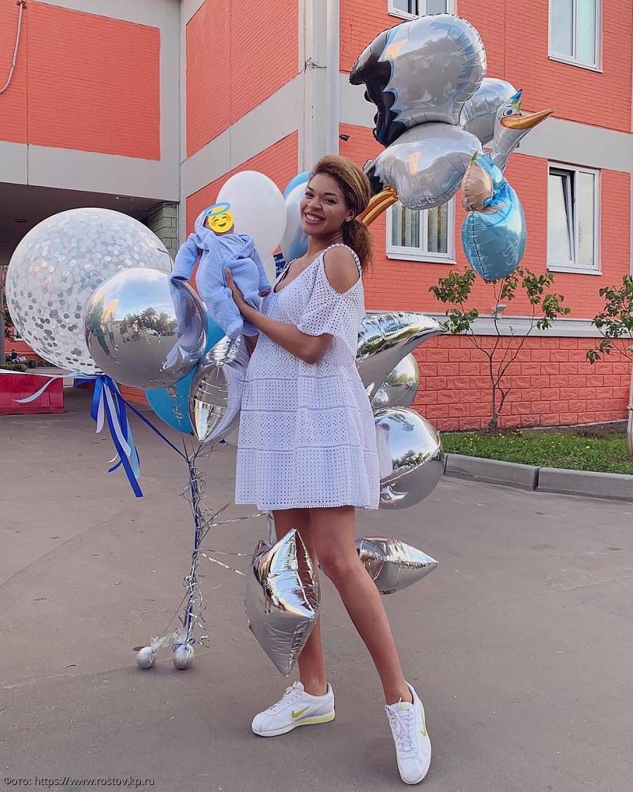 Новосельцев не забрал жену из роддома