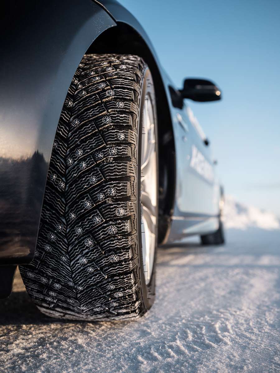 Автомобильная шина MICHELIN X-Ice North 4 зимняя шипованная