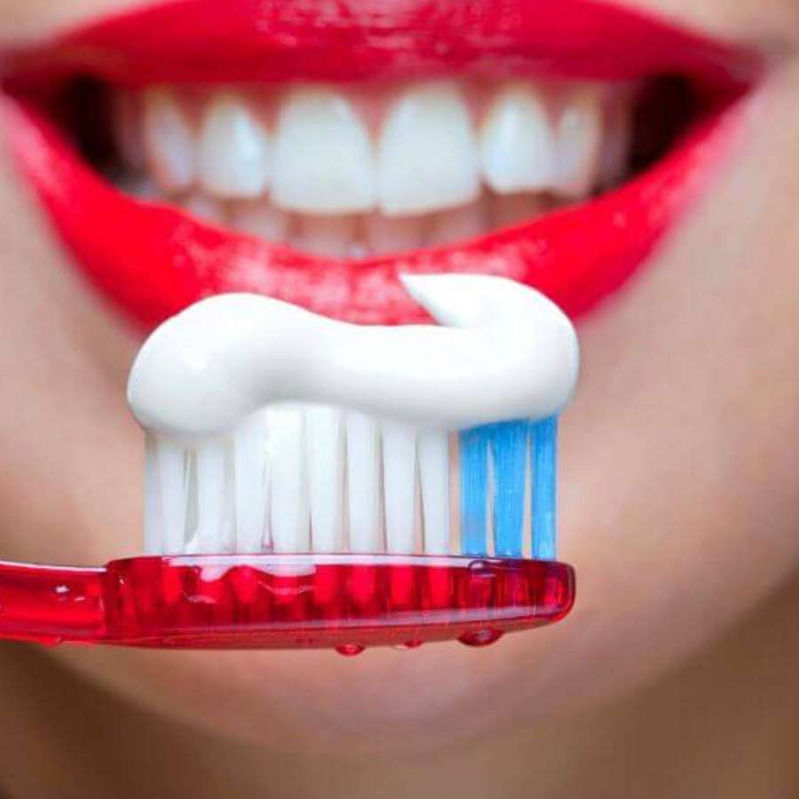 Обзор популярных лечебных зубных паст начала 2021 года