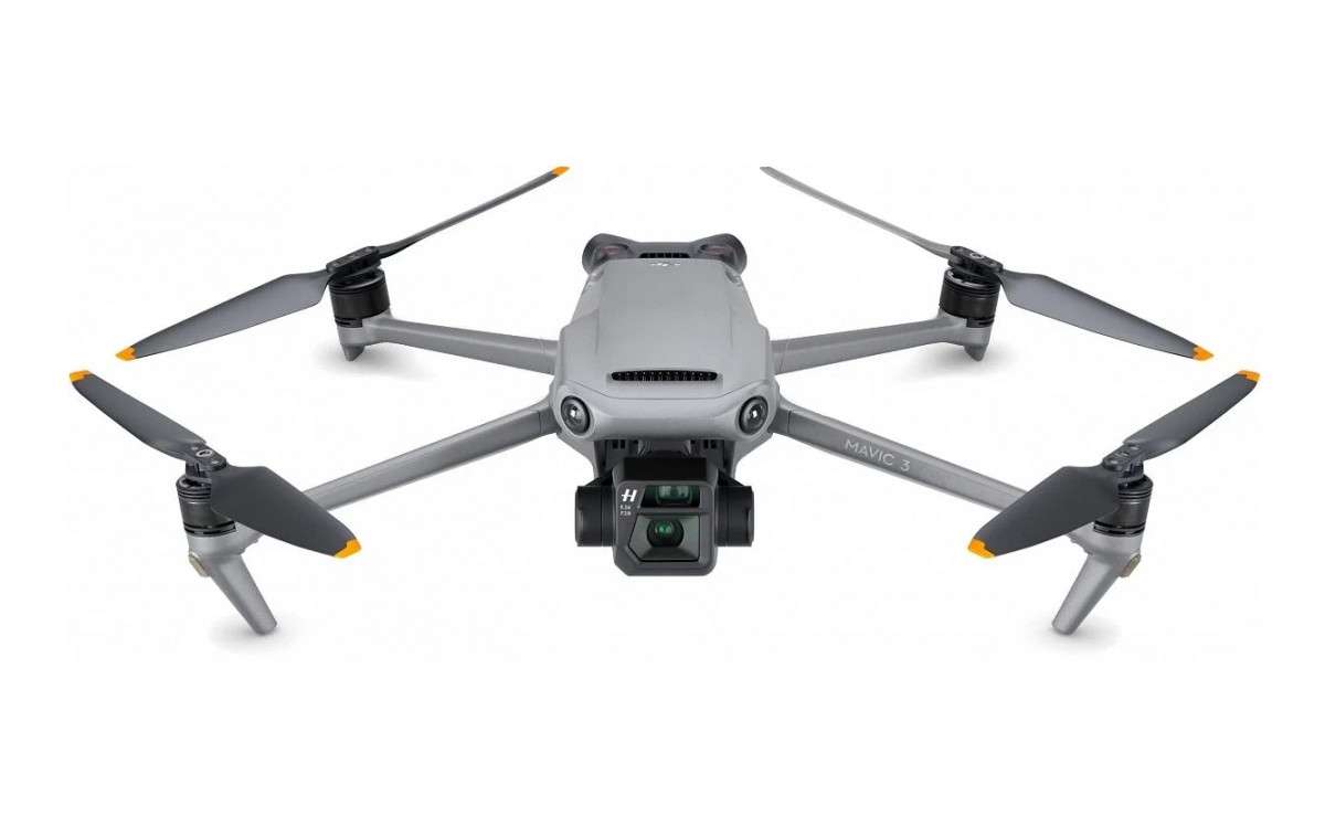 Квадрокоптер DJI Mavic 3 Fly More Combo