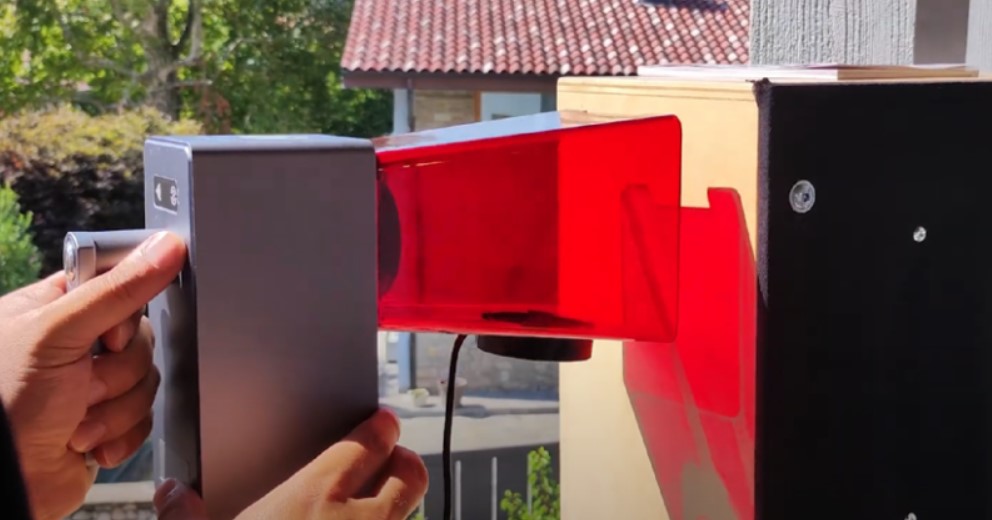 Лазерный гравер Nano Pro весит всего 1,2 кг, что делает его по-настоящему портативным