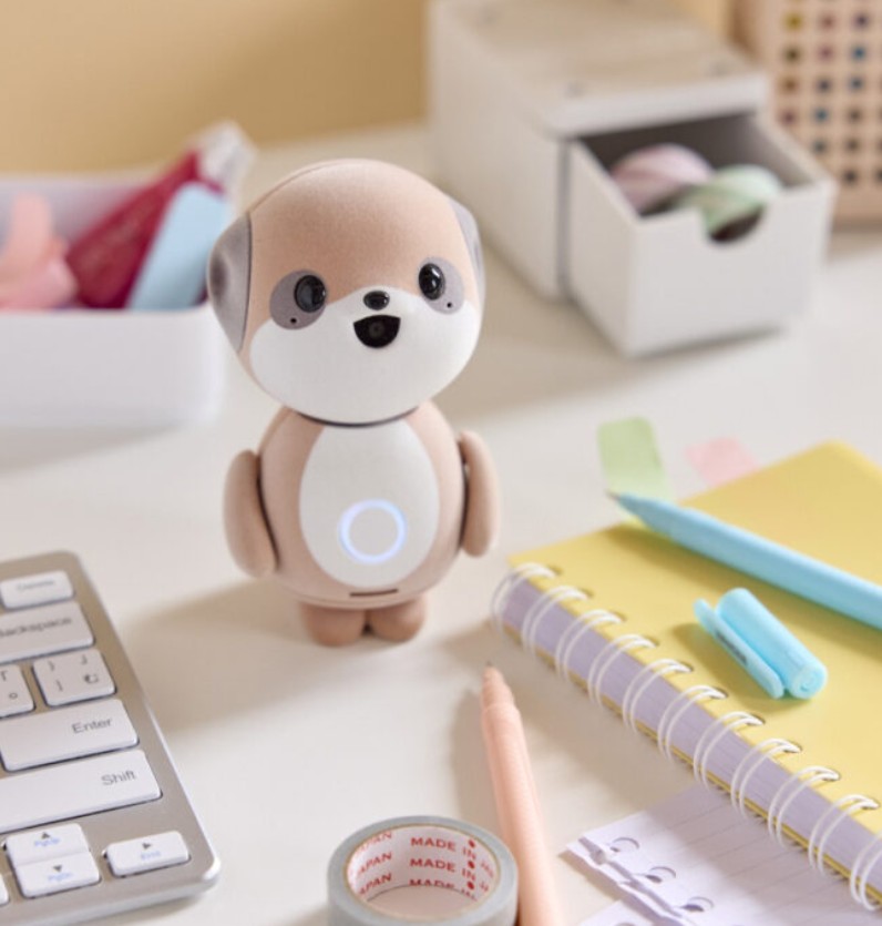 Poketomo выполнен в стиле суриката, выглядит дружелюбно и компактно.