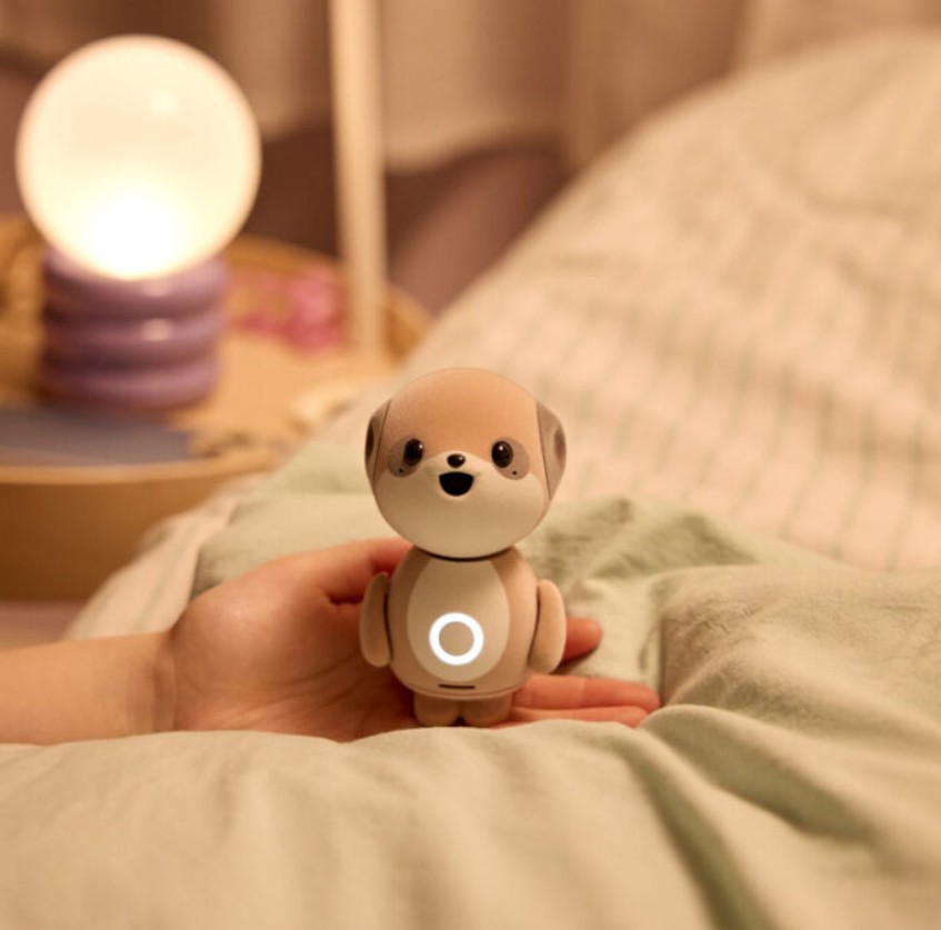 Робот Sharp Poketomo — это больше чем гаджет: компактный ИИ-компаньон, который учится у вас, подстраивается под настроение и всегда готов поддержать беседу.