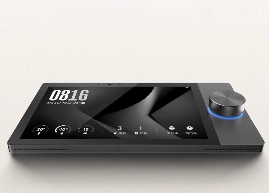 Xiaomi сделала ставку на универсальный монтаж: Smart Central Control Screen Max можно установить на стену или разместить на столе.