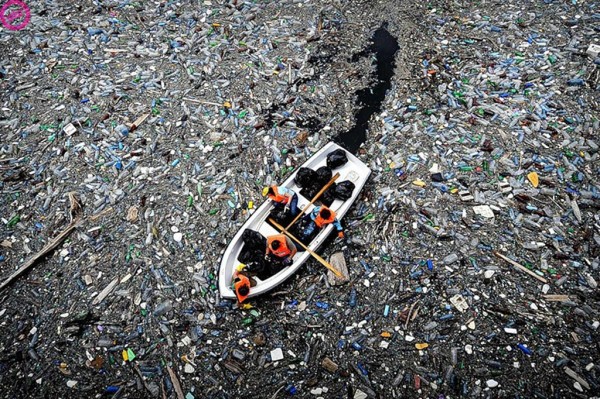 остров пластикового мусора